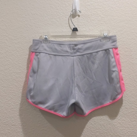 Workout Shorts 💪 - Picture 2 of 4